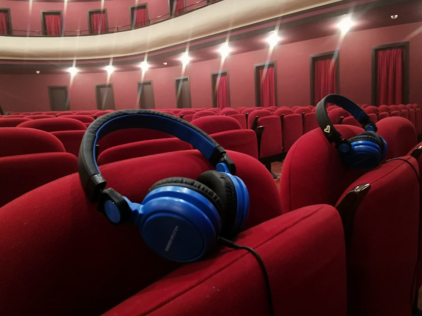 El Teatre Principal es dota d'aparells d'audiodescripció amb aquesta iniciativa