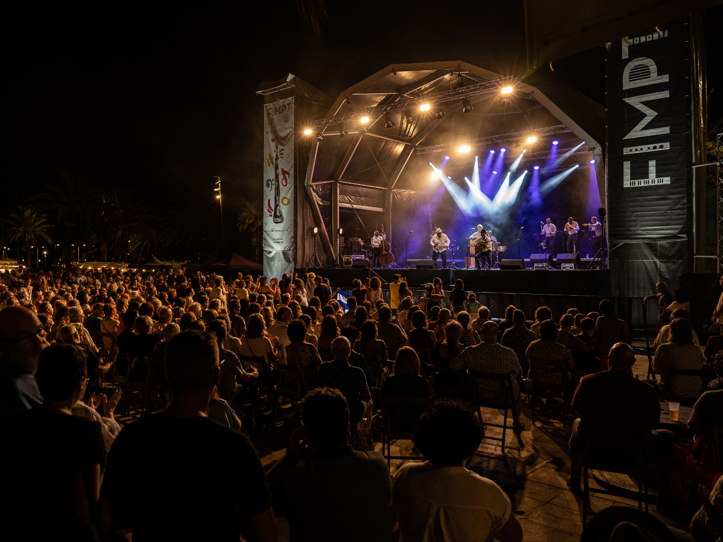 L'escenari de la plaça del Port es manté com l'espai central de concerts